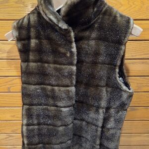 Stunning Faux Fur La Maison de la Fausse Fourrure Vest
